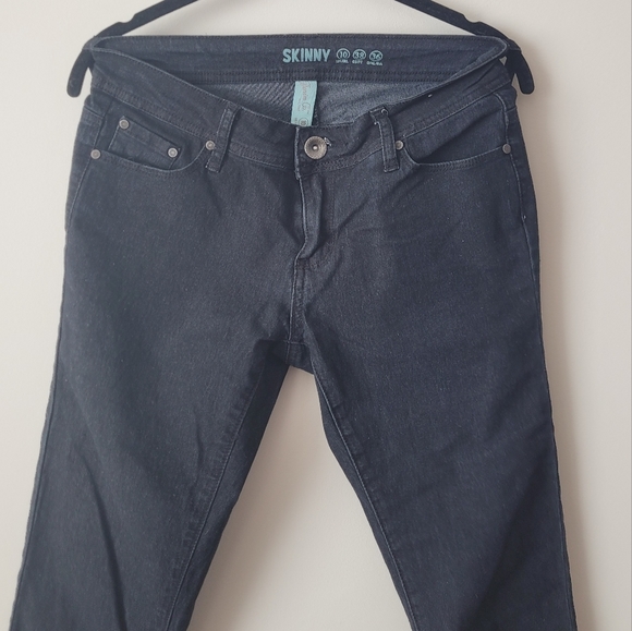 DENIM Co Dark Wash Low Rise Skinny Jeans - Picture 4 of 10